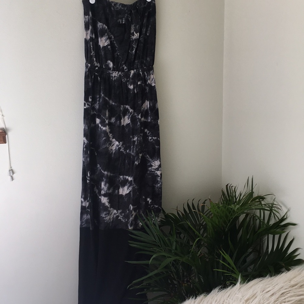 Beautiful black & white maxi dress